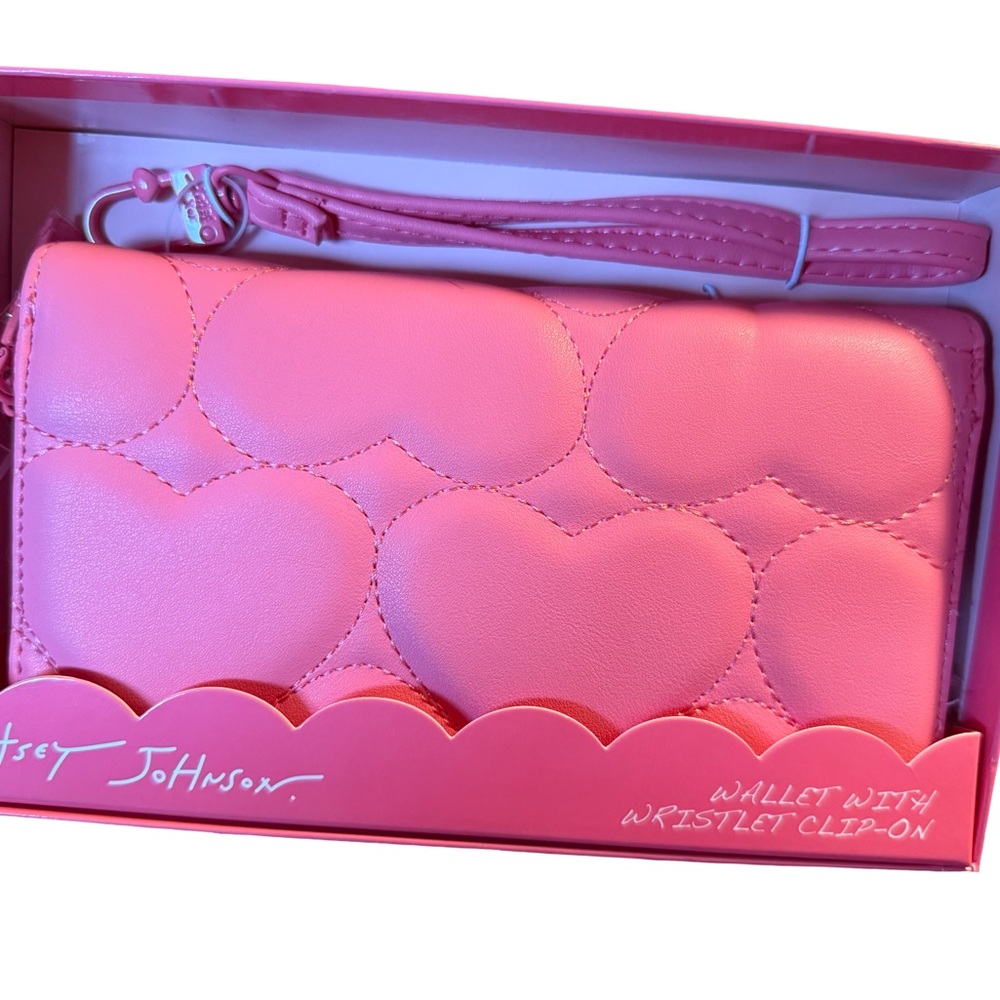 Betsey Johnson NWT Pretty Pink Quilted Heart Wallet Wristlet (P095) - Picture 5 of 9